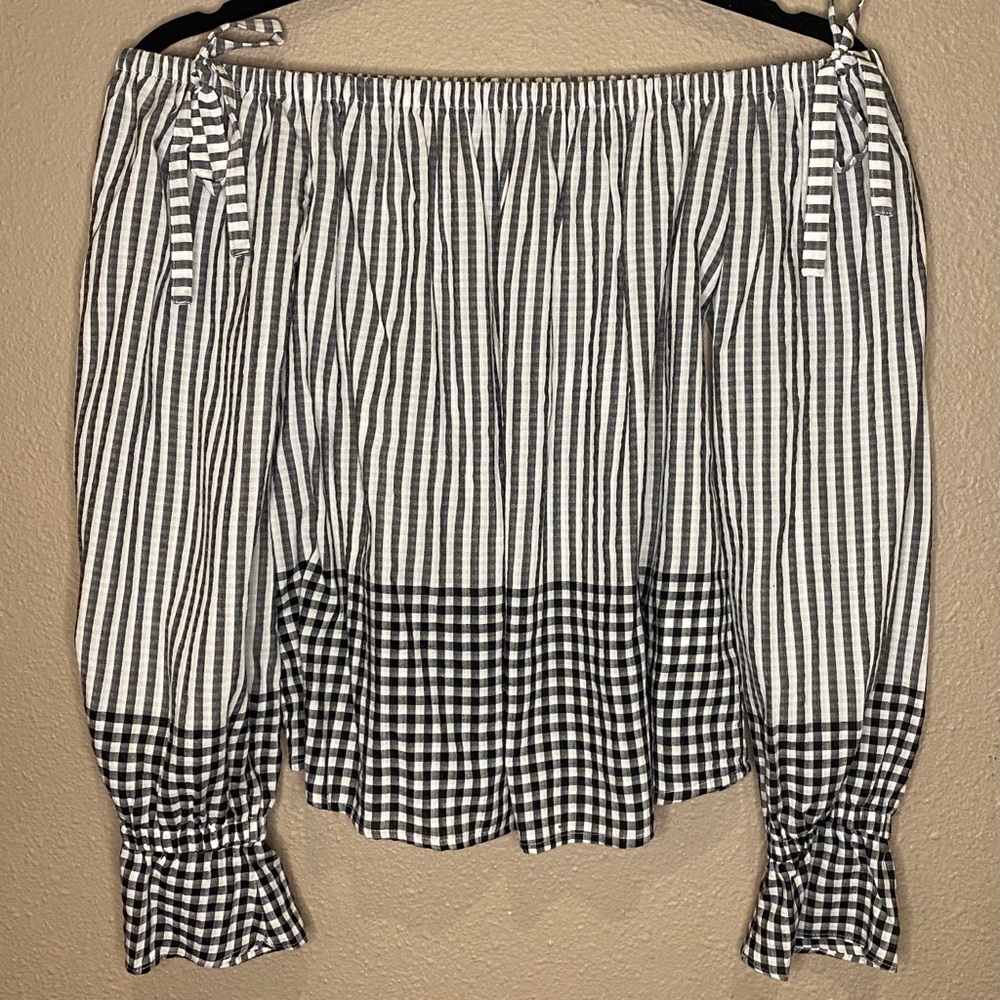 EXPRESS off the shoulder top XS